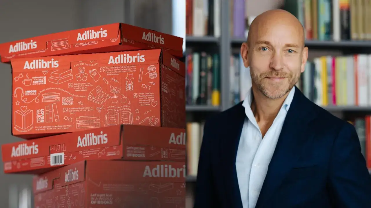 Adlibris grundare med staplade Adlibris-kartonger.