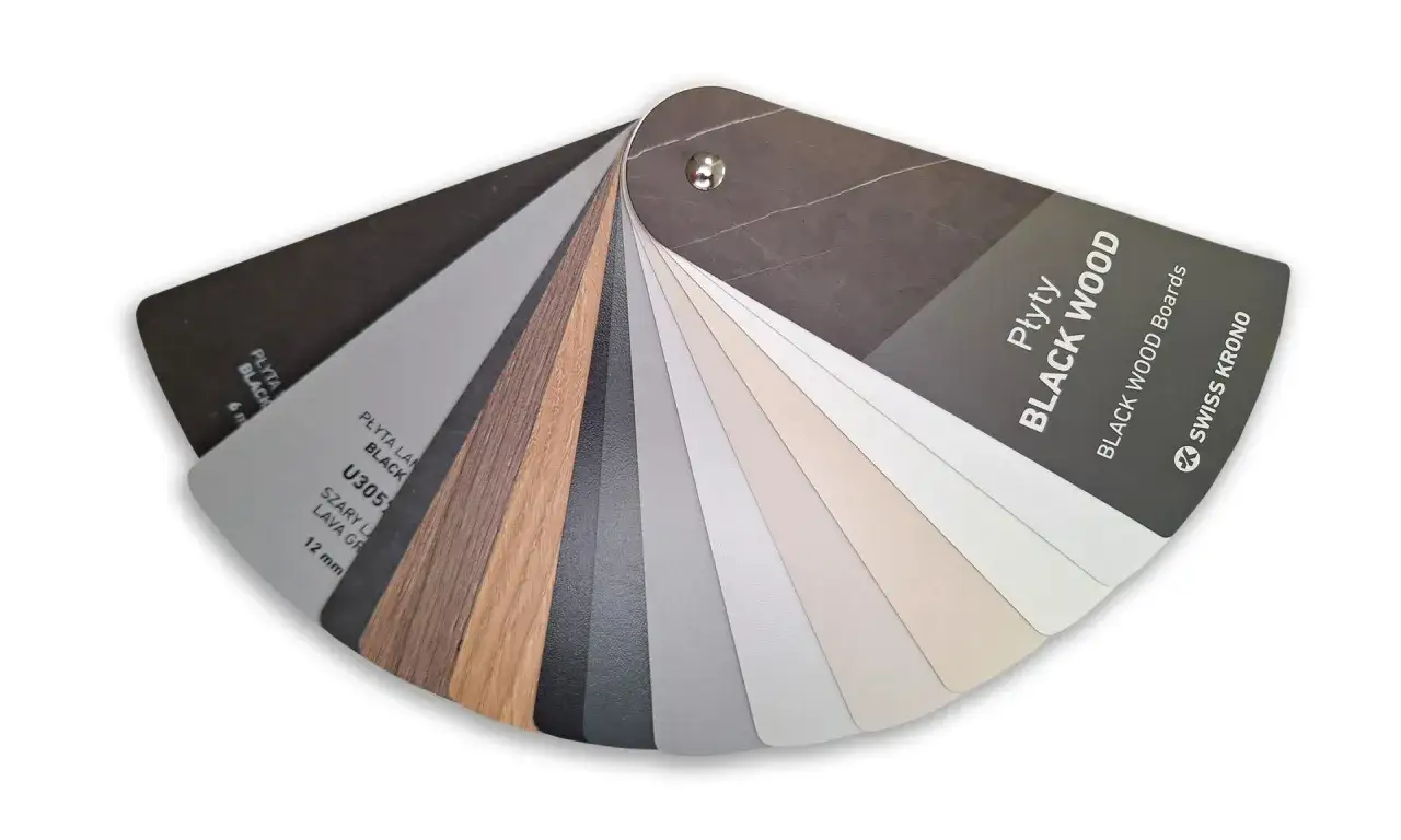 Próbnik płyt laminowanych Swiss Krono. Kolekcja Black Wood prezentuje odcienie drewna, szarości i czerni, idealne do nowoczesnych wnętrz.