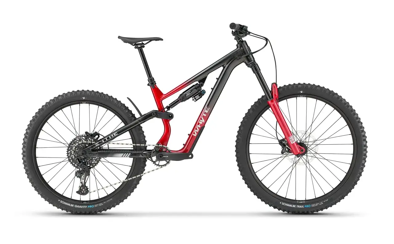 Rower enduro Whyte z pełnym zawieszeniem, amortyzatorami RockShox i oponami Schwalbe. Idealny do zjazdów i pokonywania trudnych tras.