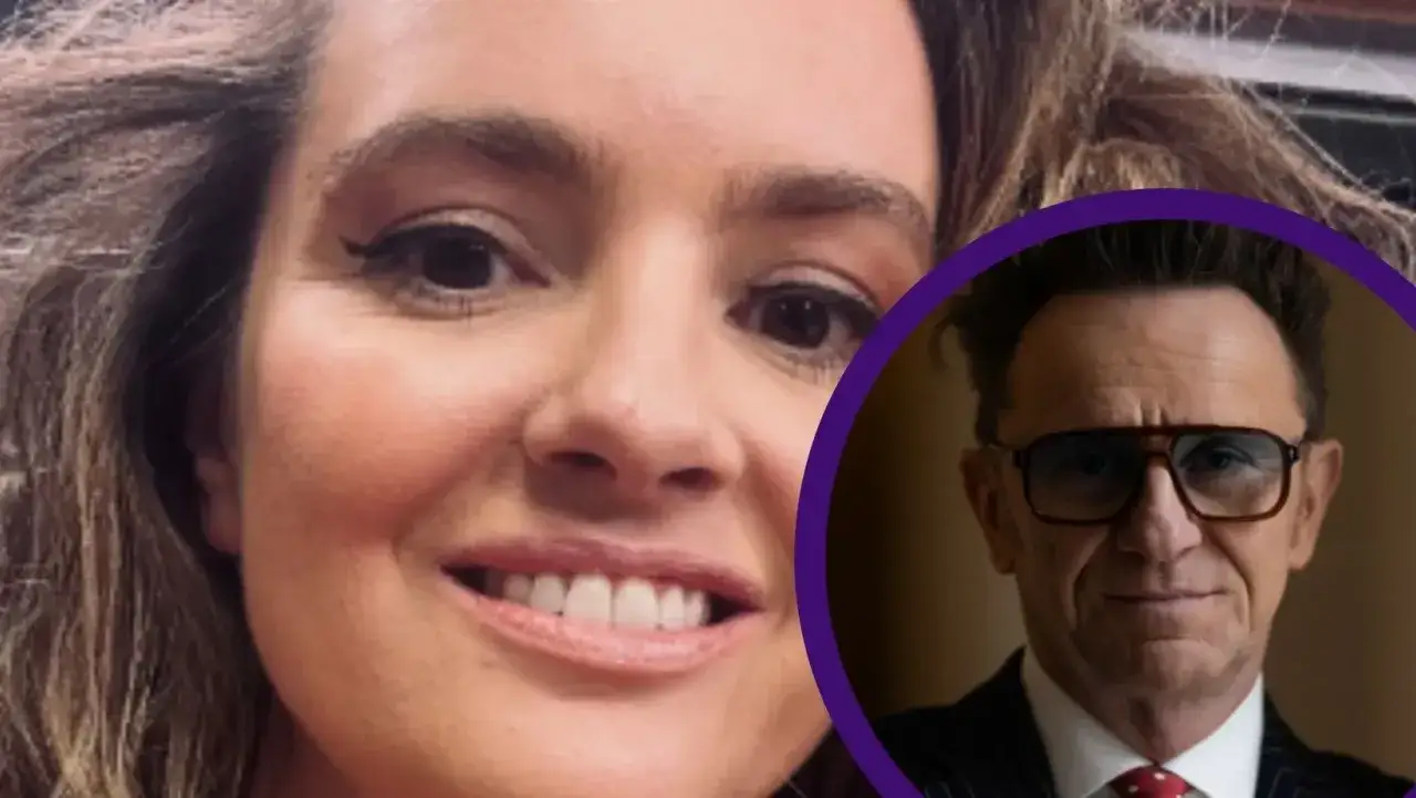 Uśmiechnięta kobieta i mężczyzna w okularach. Czy to początek romansu Pawła Wilczaka?