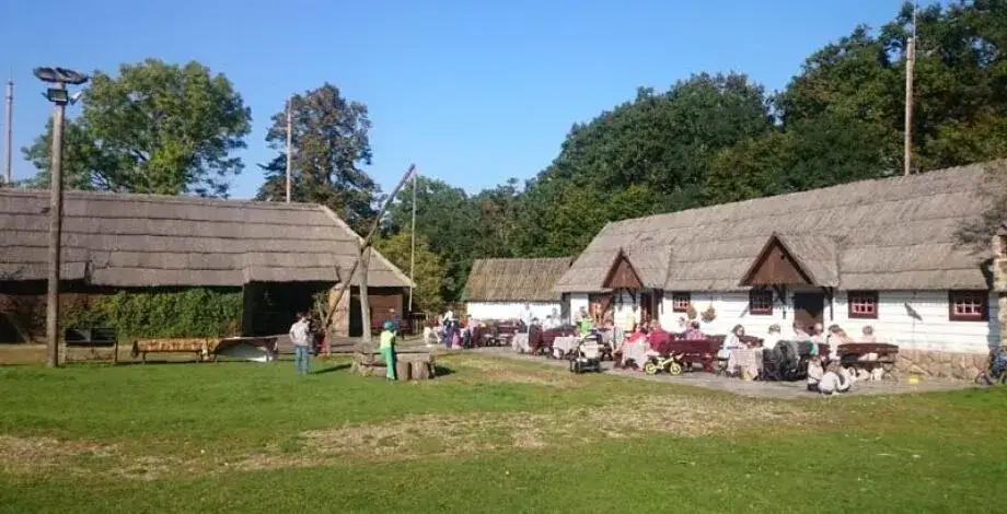 Zdjęcie Skansen Soplicowo: Odkryj unikalne atrakcje i historie w Cichowie