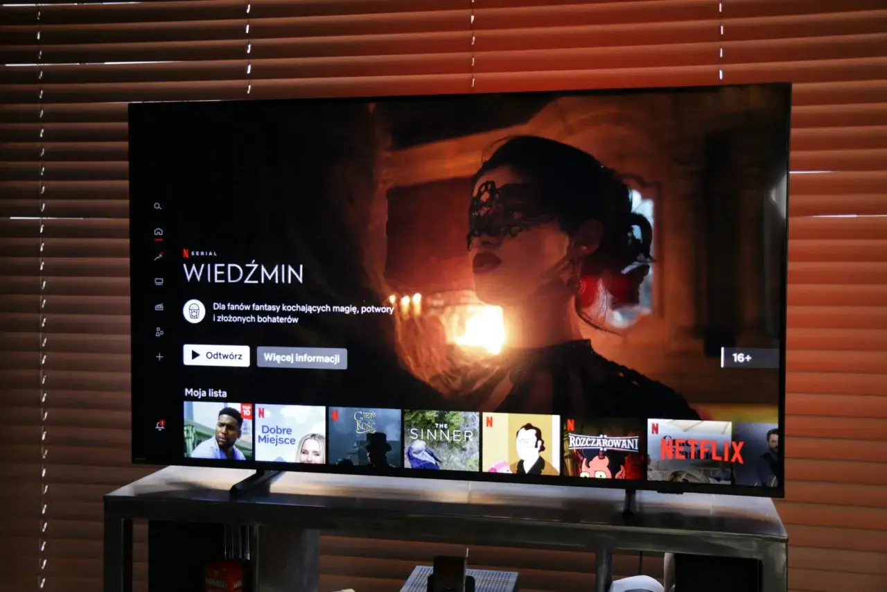 Na ekranie telewizora wyświetla się