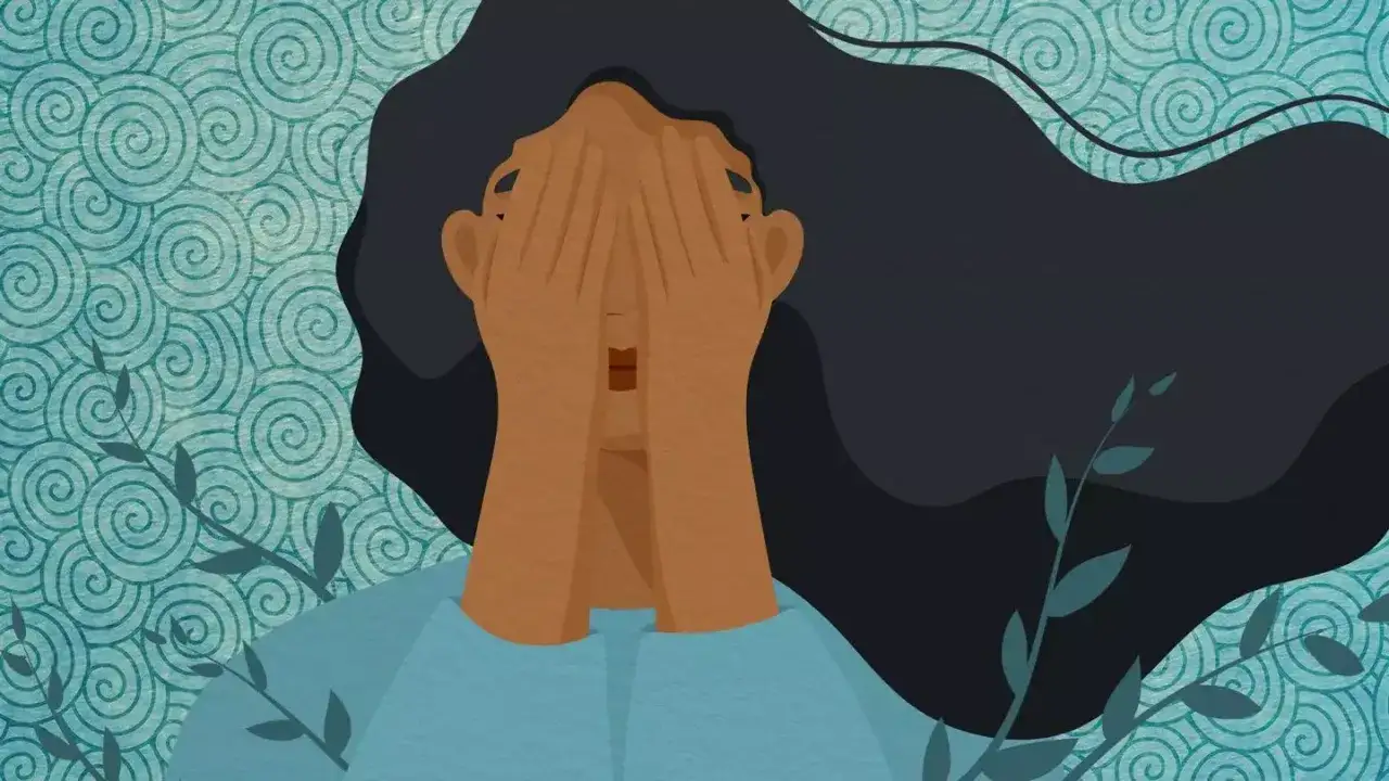 En person med händerna för ansiktet, omgiven av virvlande mönster och växter. Kanske en illustration som visar kampen mot depression och hur quetiapin kan hjälpa.