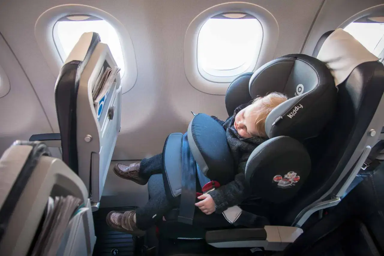Kindersitz Flugzeug Kabine TÜV