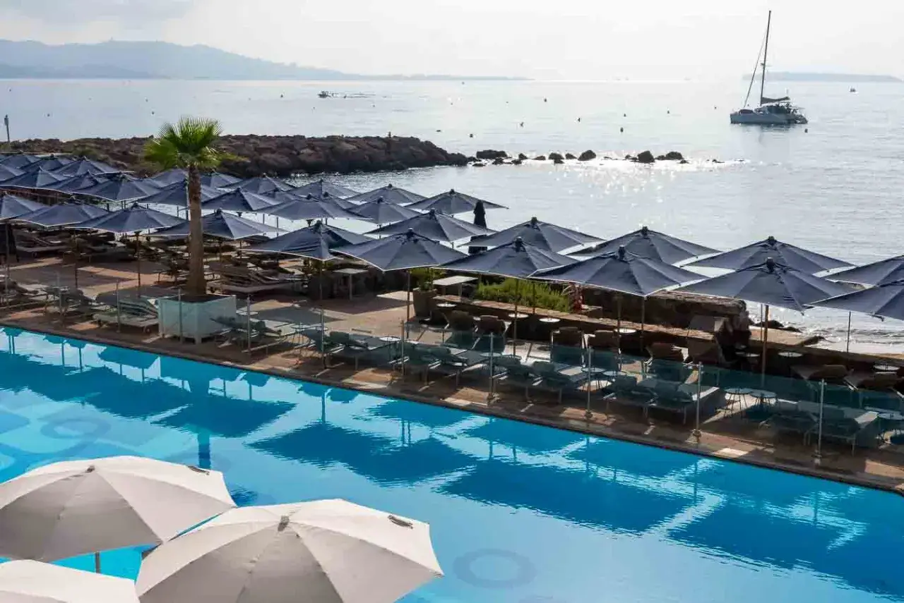 Plage priv&eacute;e Pullman Cannes Mandelieu et activit&eacute;s nautiques