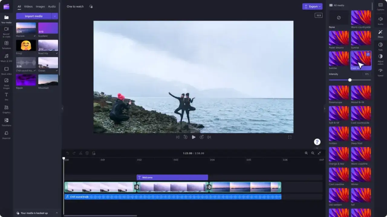 Interface d'un logiciel montage photo gratuit, avec une vid&eacute;o en cours d'&eacute;dition et des filtres de couleur disponibles.
