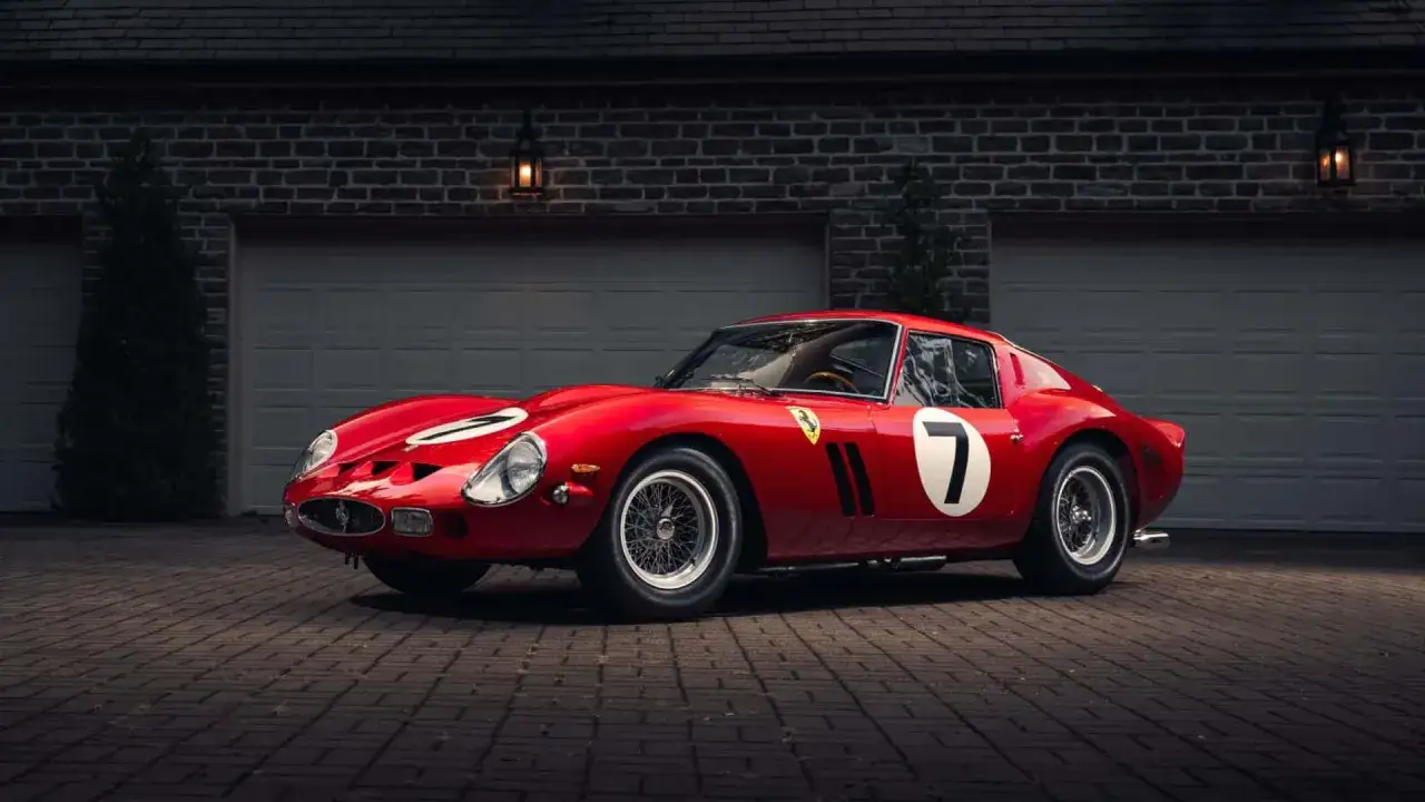 Roter Ferrari 250 GTO mit Startnummer 7, ein Klassiker, dessen Neupreis heute unvorstellbar ist.