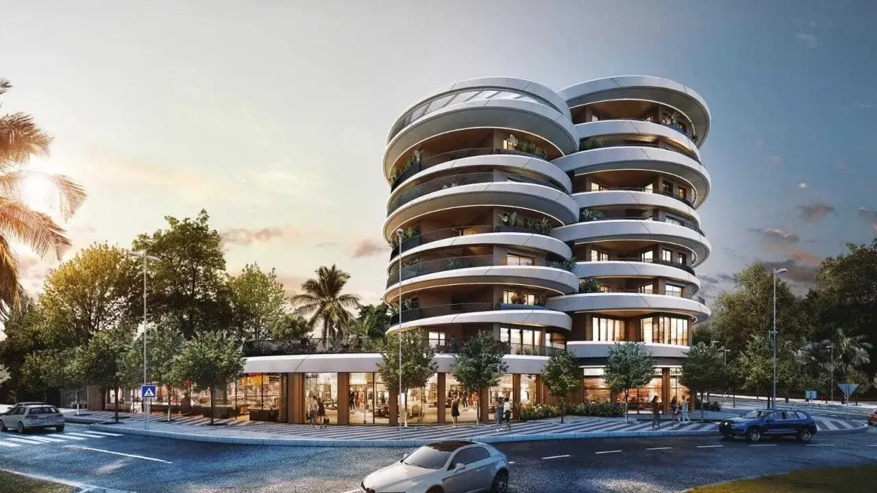 Edificio moderno de 7 plantas con balcones curvos. ¿Cuánto se tarda en construir un edificio de 7 plantas?