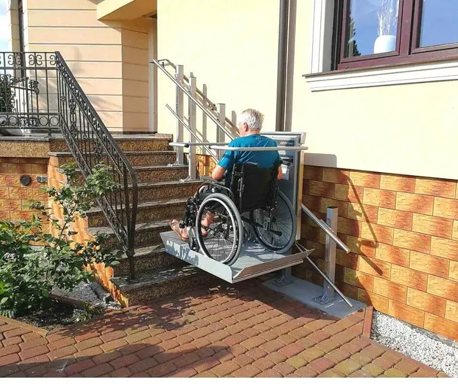 Platforma przyschodowa dla w&oacute;zka inwalidzkiego