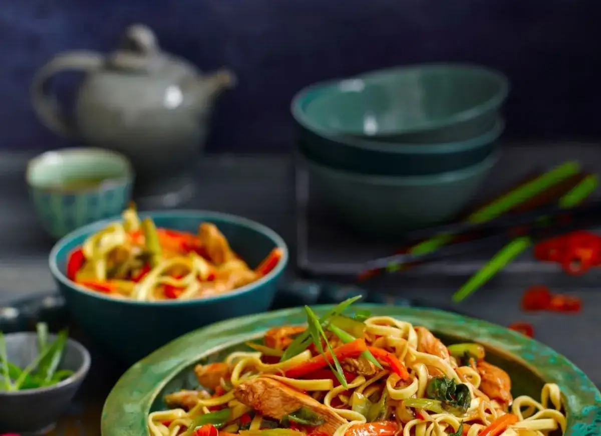 Składniki makaronu chow mein