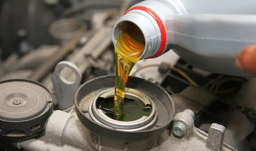 oleje motocyklowe mineralne syntetyczne por&oacute;wnanie