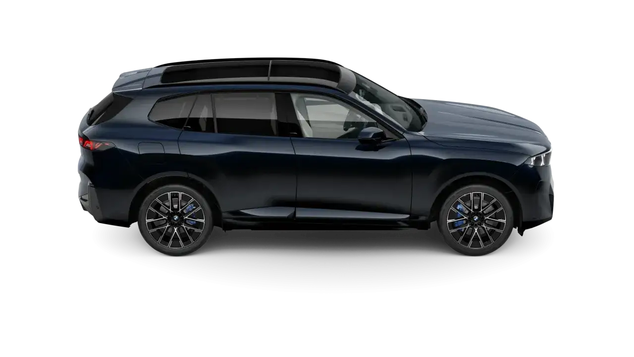 El BMW iX5, un SUV eléctrico oscuro con techo panorámico y llantas deportivas, se muestra de perfil sobre fondo negro.