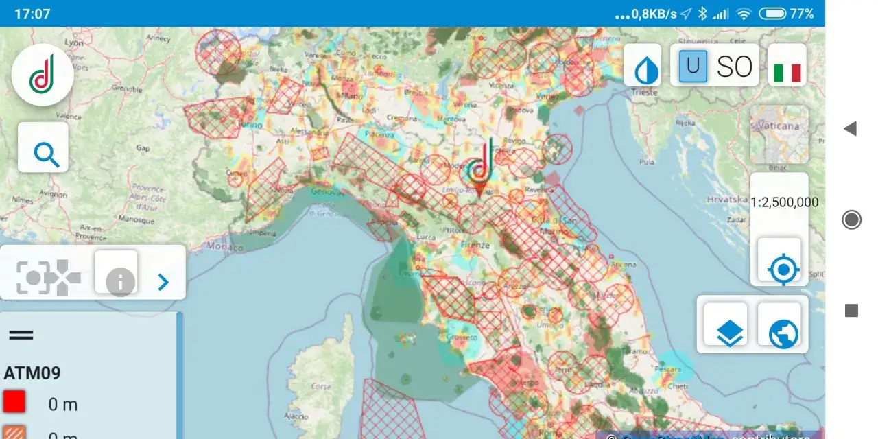 Mappa interattiva con aree delimitate per il **regolamento droni 2024**. Mostra zone in Italia e paesi vicini.