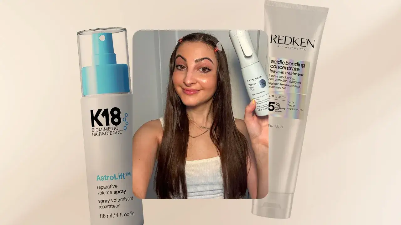 Mujer sonriente con productos para el cabello: K18 AstroLift y Redken Acidic Bonding Concentrate. Ideal como tratamiento para fortalecer el pelo fino.