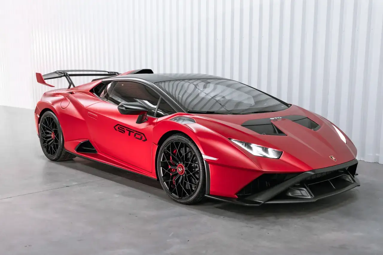 Lamborghini Huracan STO w niestandardowym kolorze