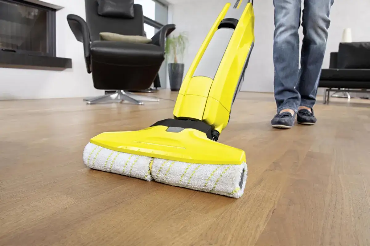 mop elektryczny czyszczący panele laminowane