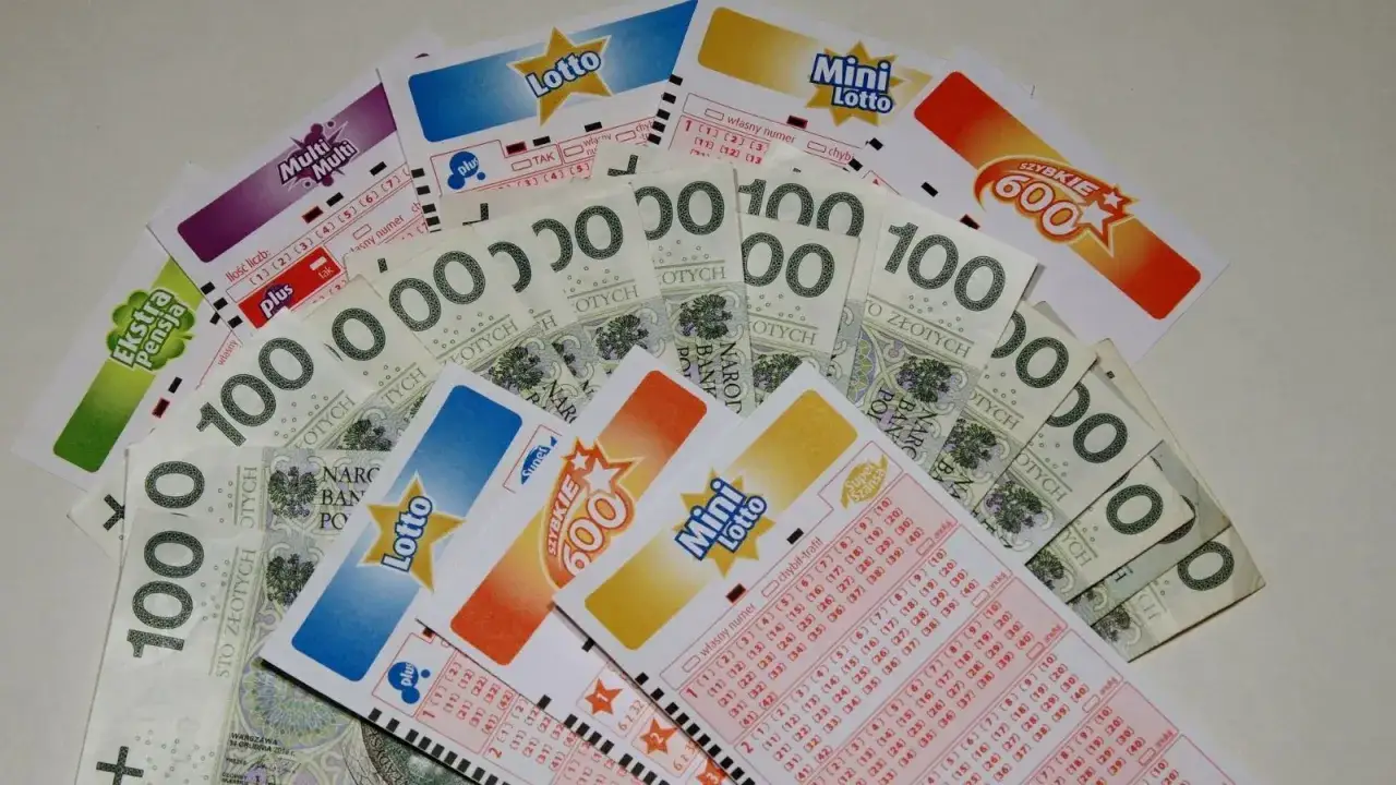 Kupony Lotto, Mini Lotto i Szybkie 600 z banknotami 100 zł. Zastanawiasz się, ile lotto płaci za trójkę?