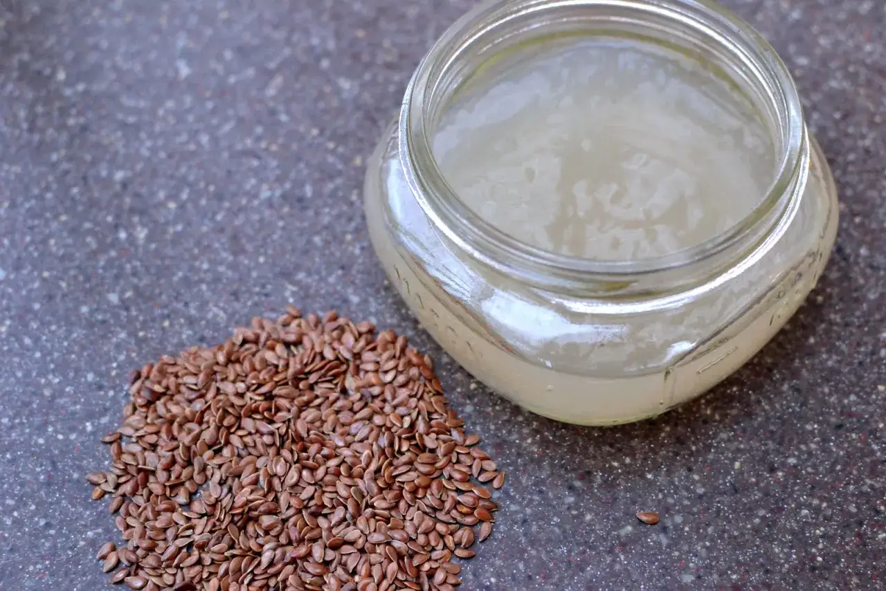 Graines de lin et leur gel, un secret de beauté pour rajeunir la peau.