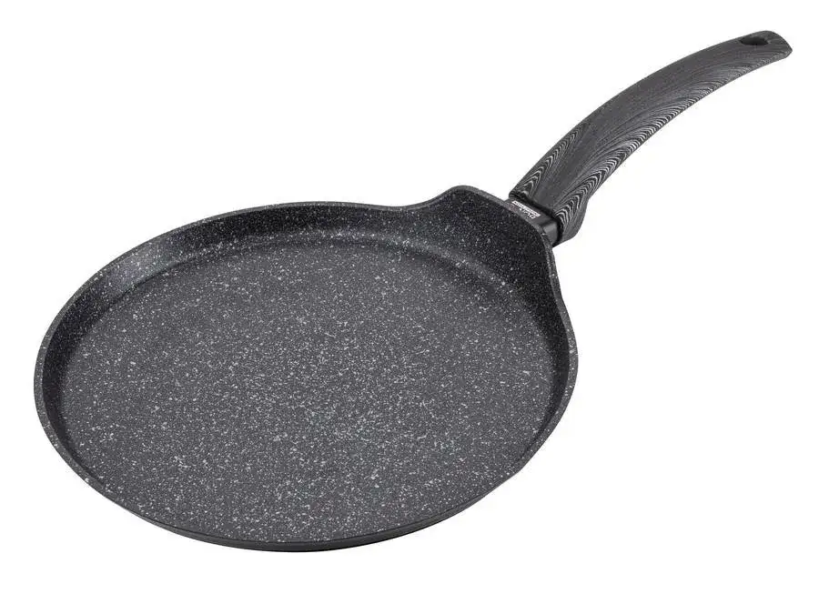 Różne rodzaje patelni: wok, grillowa, do naleśników, owalna do ryb