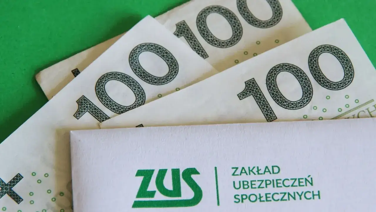 ZUS i banknoty 100 zł. Pytanie: ile wynosi renta częściowo niezdolny do pracy?