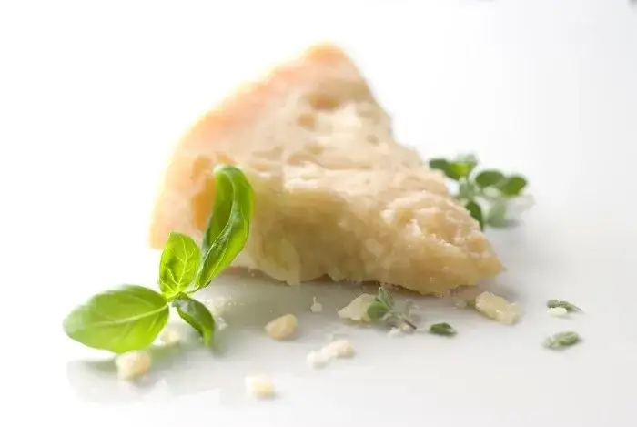Wegański parmezan z płatków drożdżowych i nerkowców
