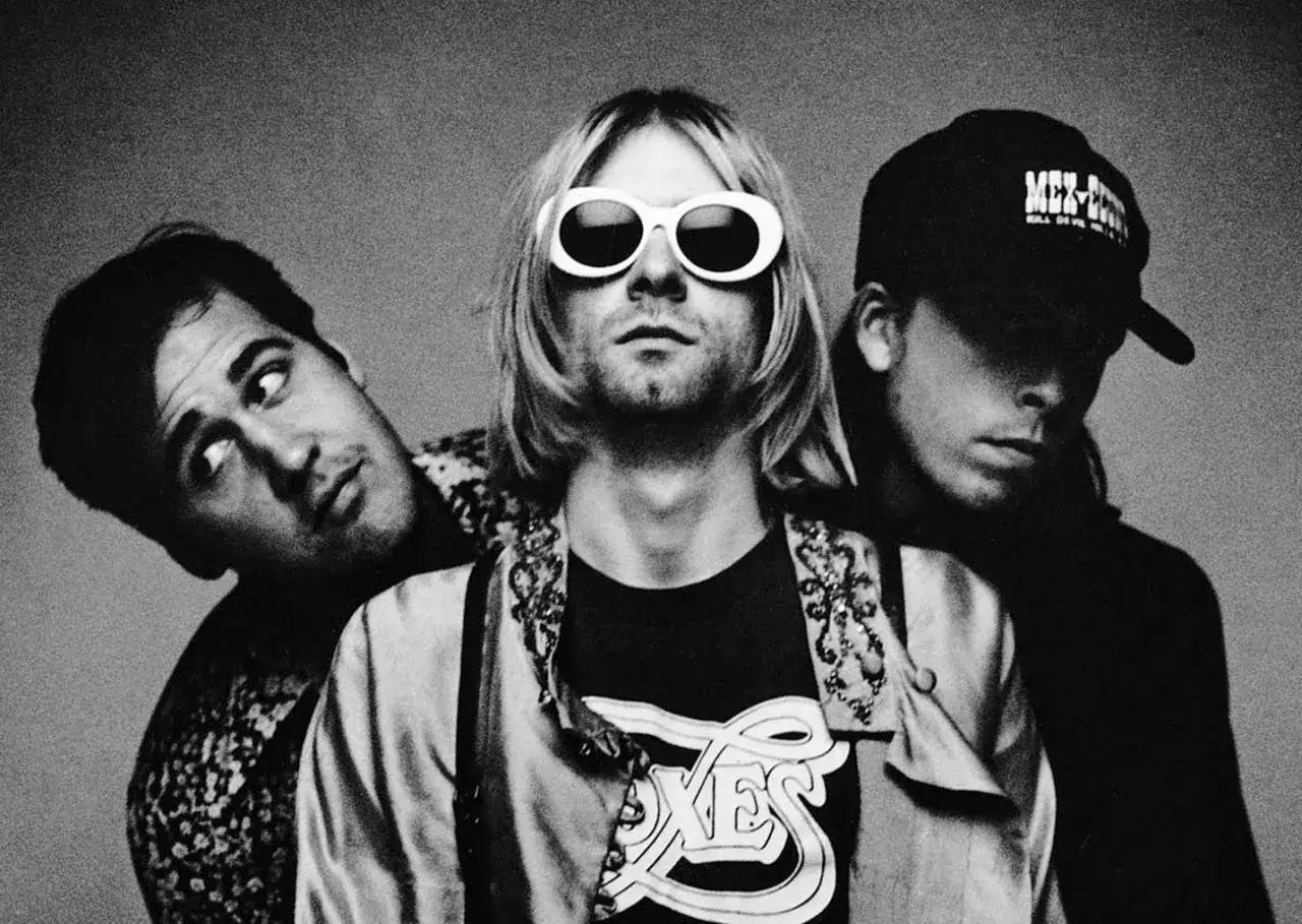 Le groupe de musique grunge, icône du nirvana style de musique, pose pour un portrait en noir et blanc.