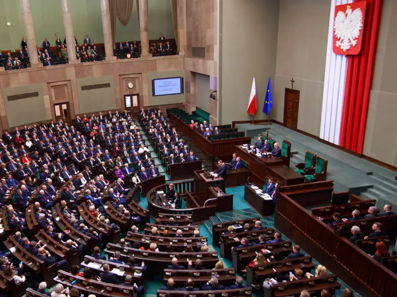 Posiedzenie Sejmu, dyskusja nad emeryturami stażowymi i nowe przepisy do końca roku.
