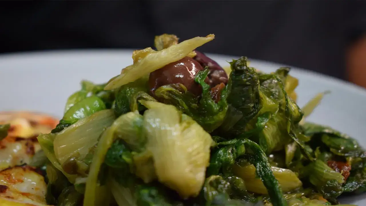 Scarola fresca e ingredienti per secondi piatti