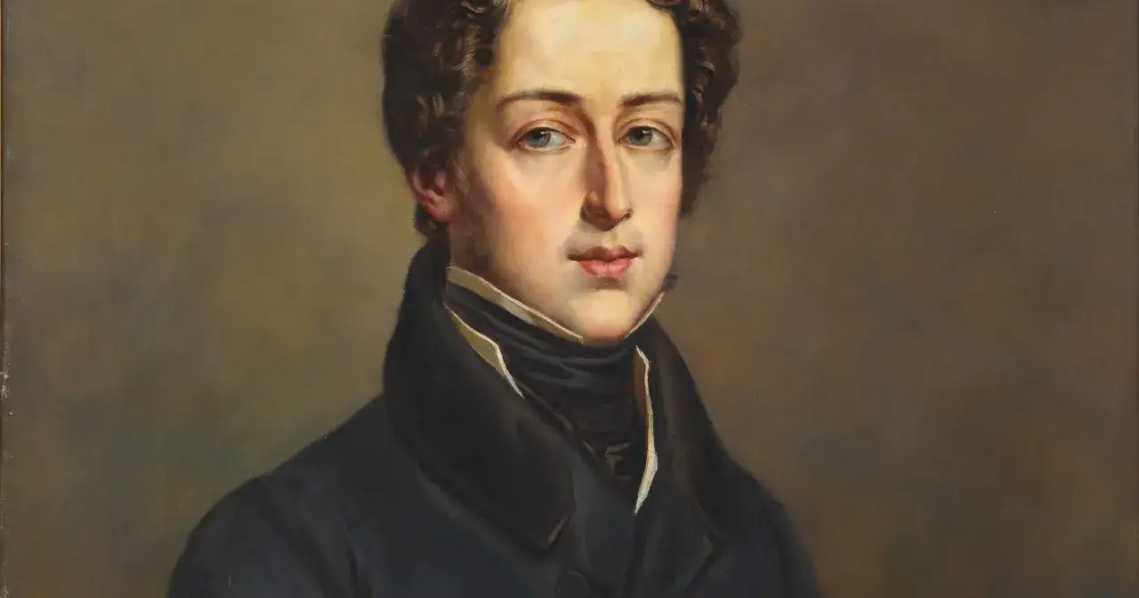 Portret młodego mężczyzny w czarnym stroju. Zastanawiamy się, ile lat miał Chopin jak zmarł, patrząc na jego młodzieńczą twarz.
