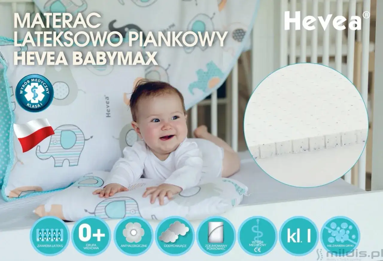 Uśmiechnięte dziecko na materacu Hevea BabyMax. Materac lateksowo piankowy, wyrób medyczny klasy I, zawiera lateks, jest antyalergiczny i oddychający.