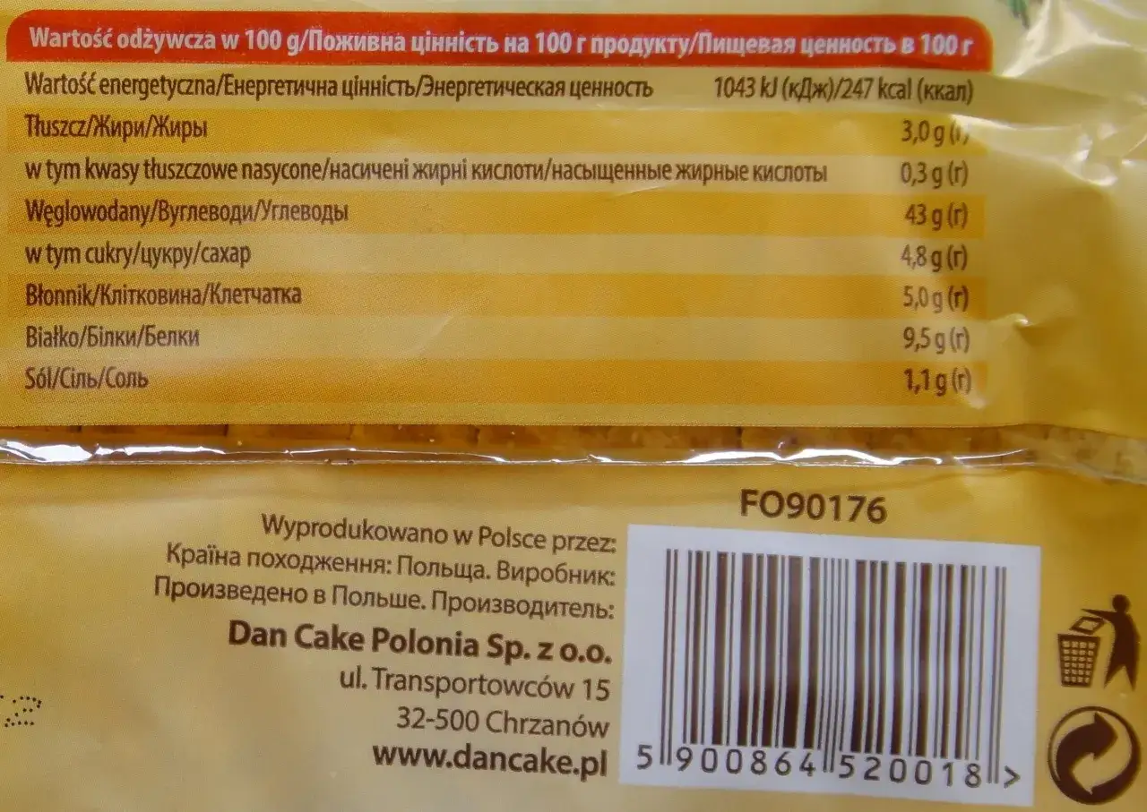 Pełnoziarnisty chleb tostowy z Dan Cake Polonia. Na opakowaniu widnieje tabela wartości odżywczych i kod kreskowy.