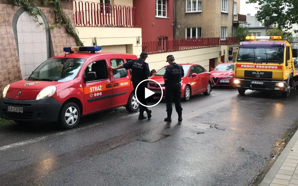 laweta odholowująca samochód straż miejska