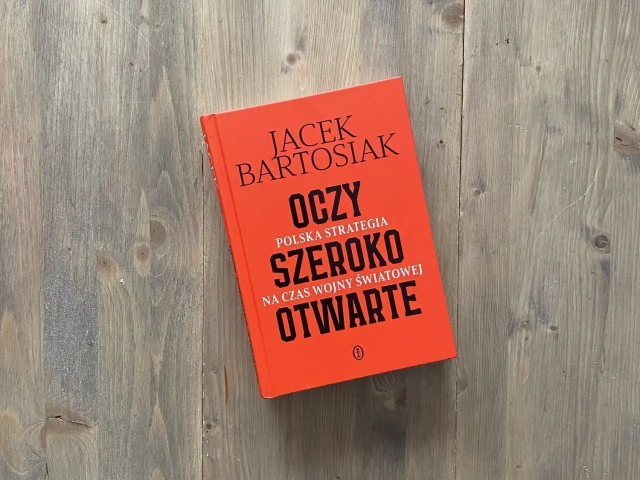 Pomarańczowa okładka książki