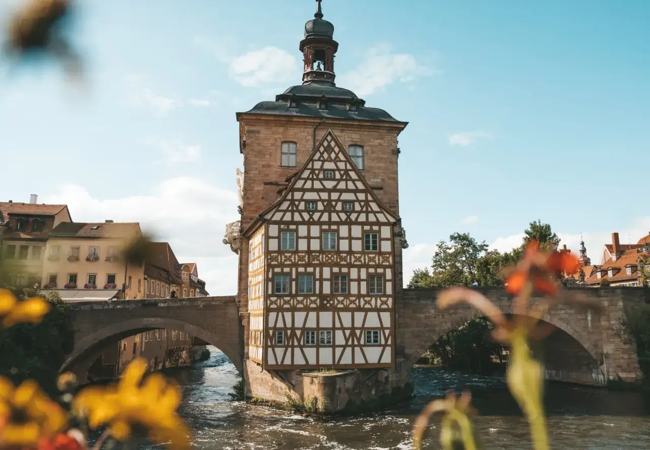 Altes Rathaus in Bamberg, ein malerischer Ort, der zu den Bamberg Geheimtipps z&auml;hlt.