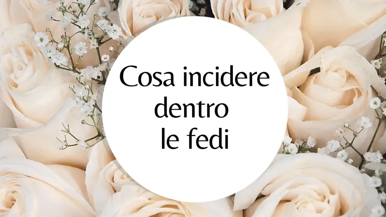 Idee per incisioni fedi nuziali frasi: un bouquet di rose color crema e gypsophila fa da sfondo a un cerchio bianco con la domanda 
