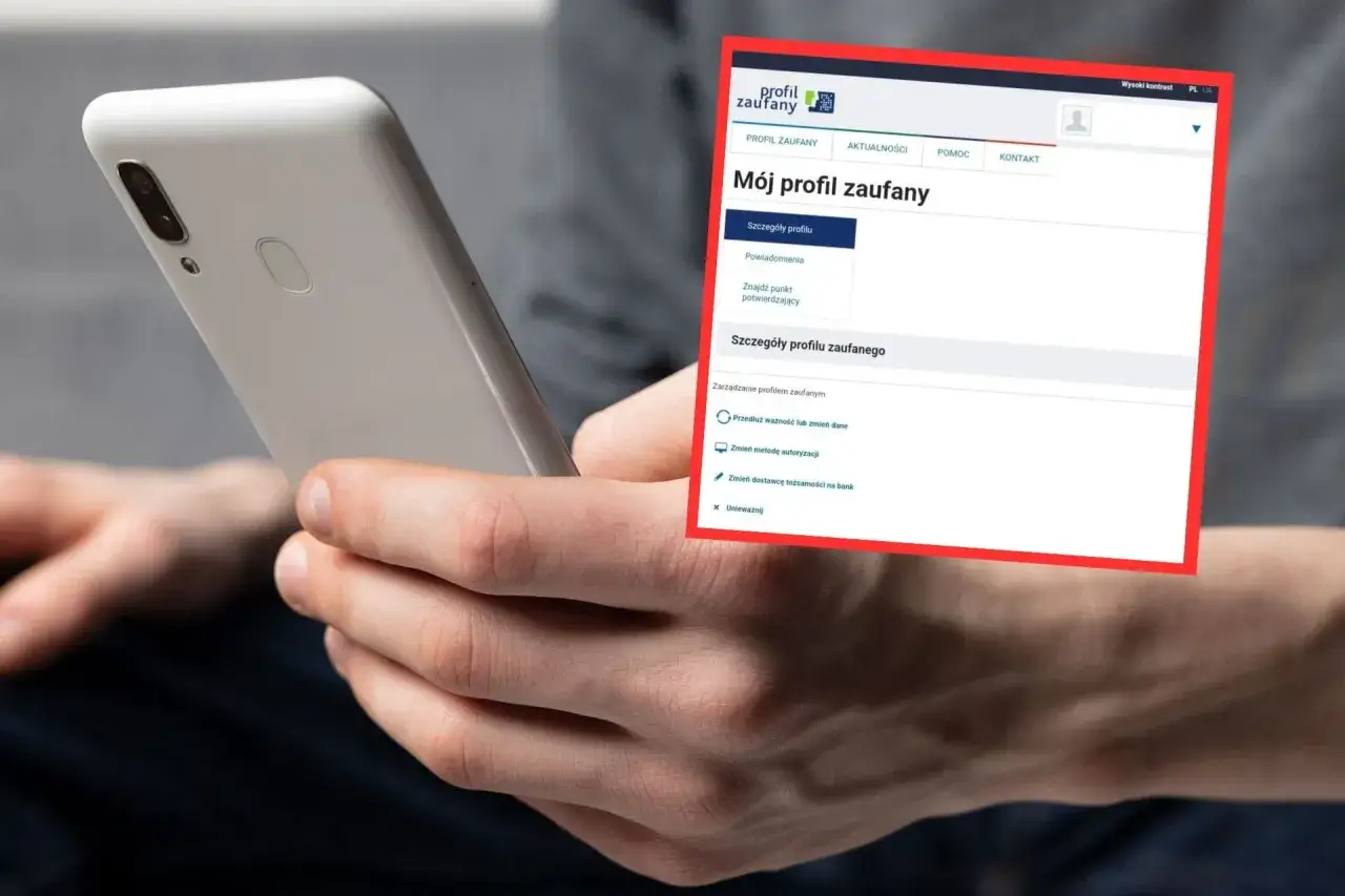 Dłoń trzyma telefon, na ekranie którego widać opcję 