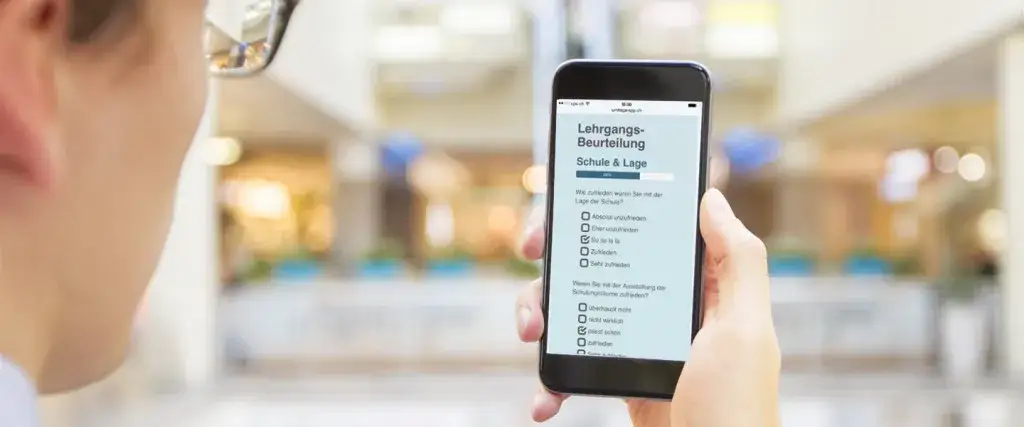Smartphone mit Umfrage App