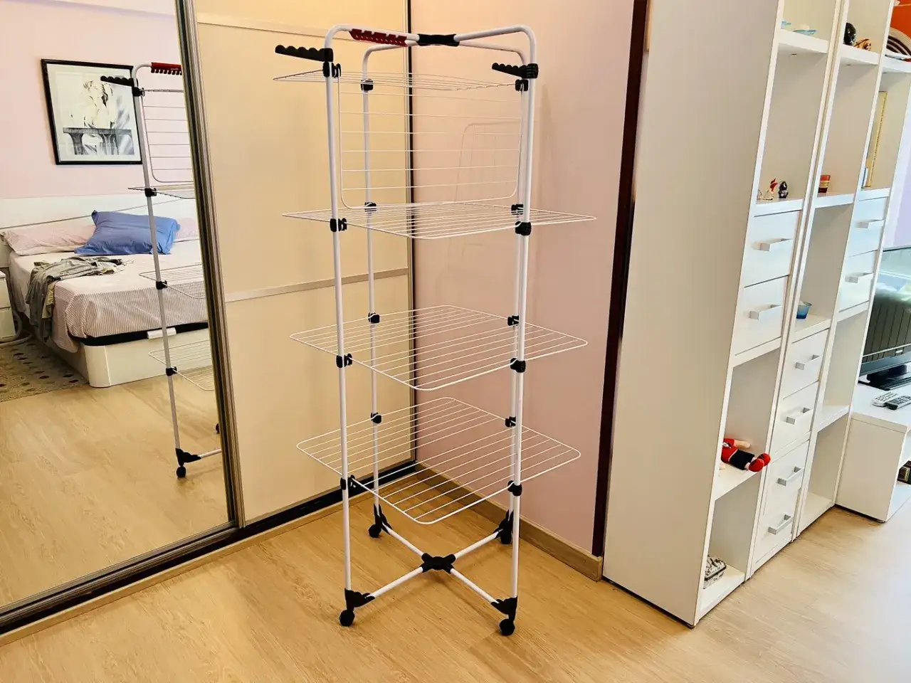 Secador de ropa de pie, solución ideal para saber donde tender la ropa en un piso sin terraza.