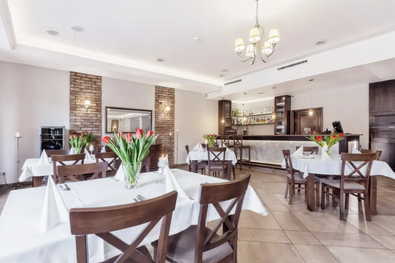 Wnętrza Modrzewiowy Dworek Mirzec restauracja
