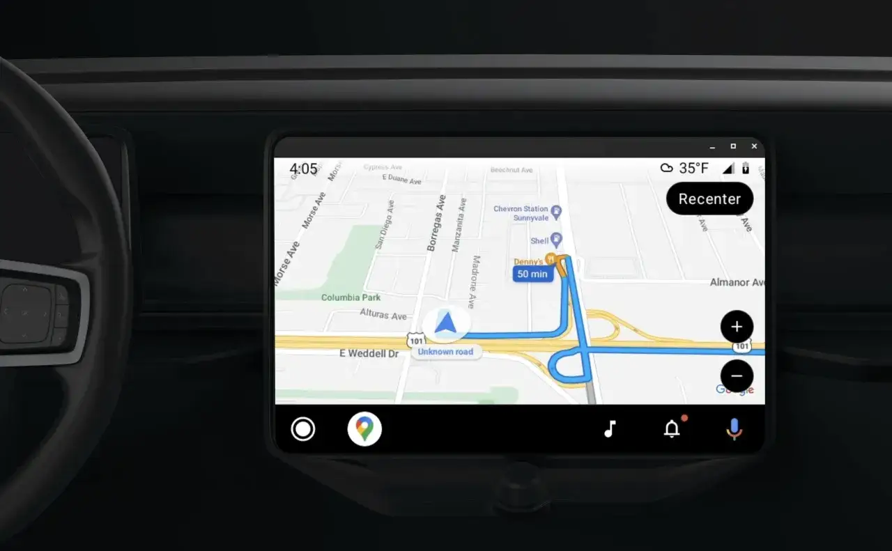 Nawigacja w samochodzie z Android Auto pokazuje trasę do Denny's. Sprawdź, jak działa android auto co to jest i jak ułatwia podróżowanie.