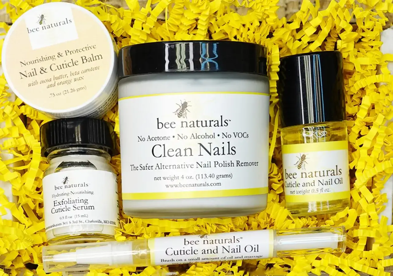 Prodotti Bee Naturals per prendersi cura delle unghie e delle cuticole, un modo naturale per rimuovere le cuticole e idratarle.