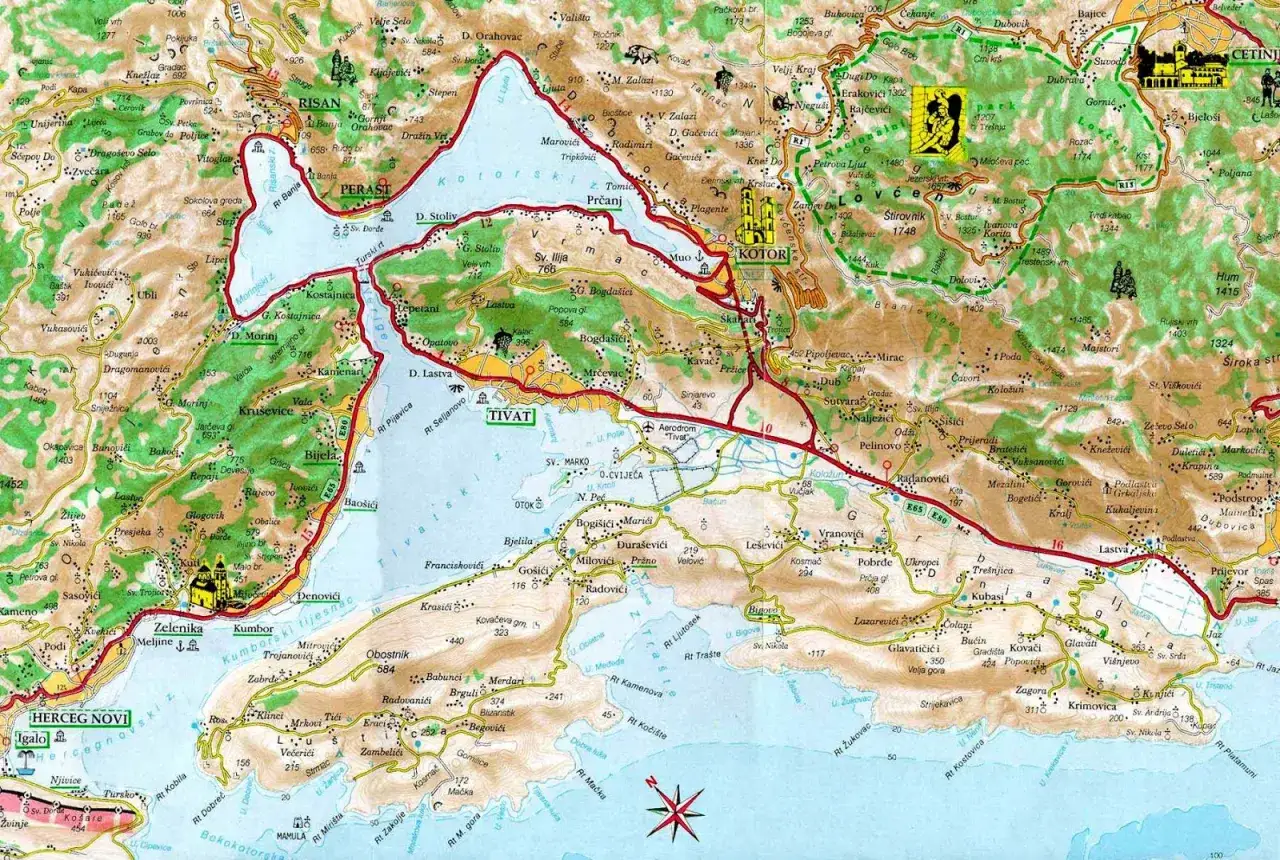 Mapa zatoki kotorskiej z zaznaczonymi miastami, drogami i rzekami.