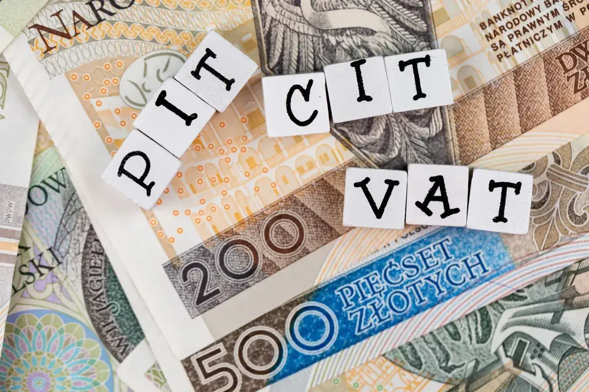 Polskie banknoty z napisami PIT, CIT i VAT. Podstawa dla każdego małego przedsiębiorcy.