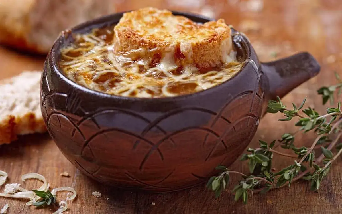 Ingredientes clave sopa de cebolla francesa