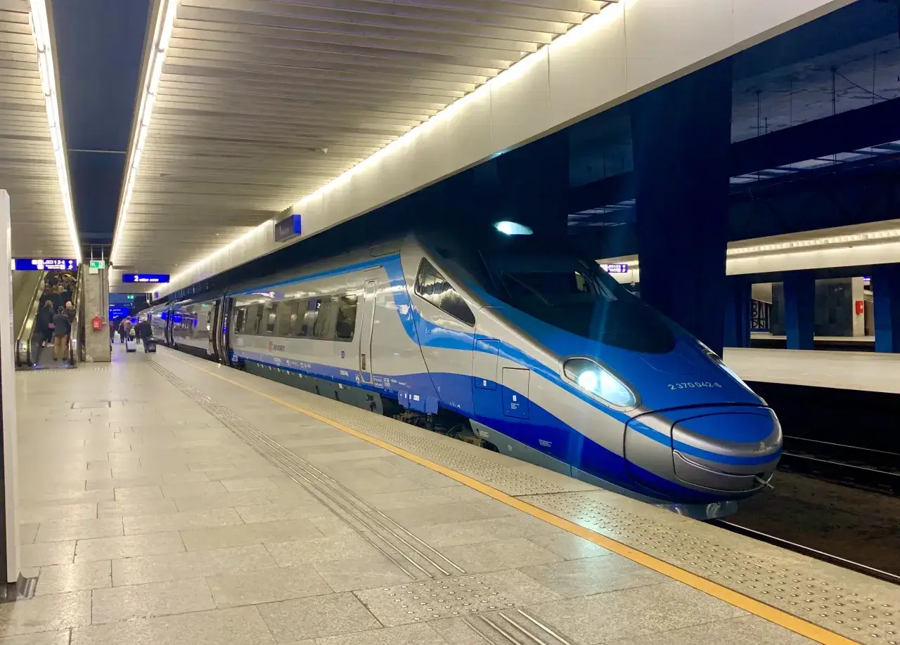 Pendolino na stacji Warszawa Centralna
