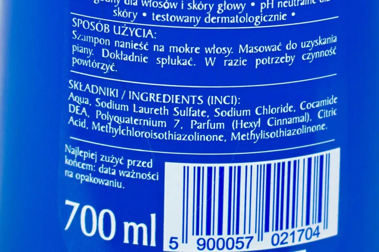 Składniki szamponu: Sodium Laureth Sulfate, który budzi obawy o laurylosiarczan sodu szkodliwość. Pojemność 700 ml.