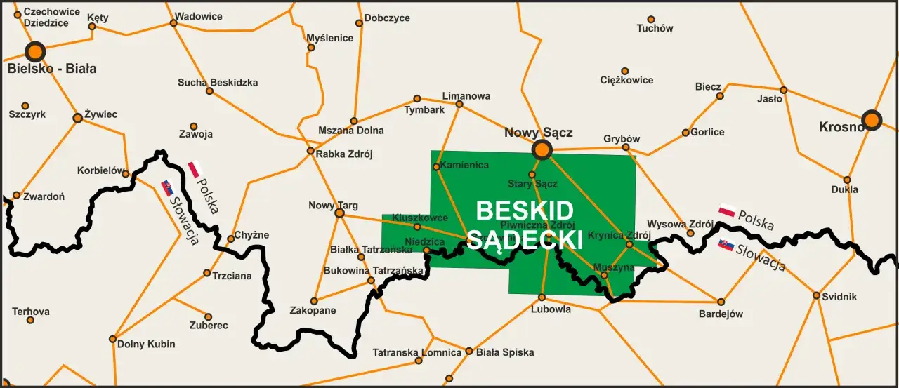 Mapa turystyczna z zaznaczonym obszarem Beskid Sądecki, drogami i miejscowościami w Polsce i na Słowacji.