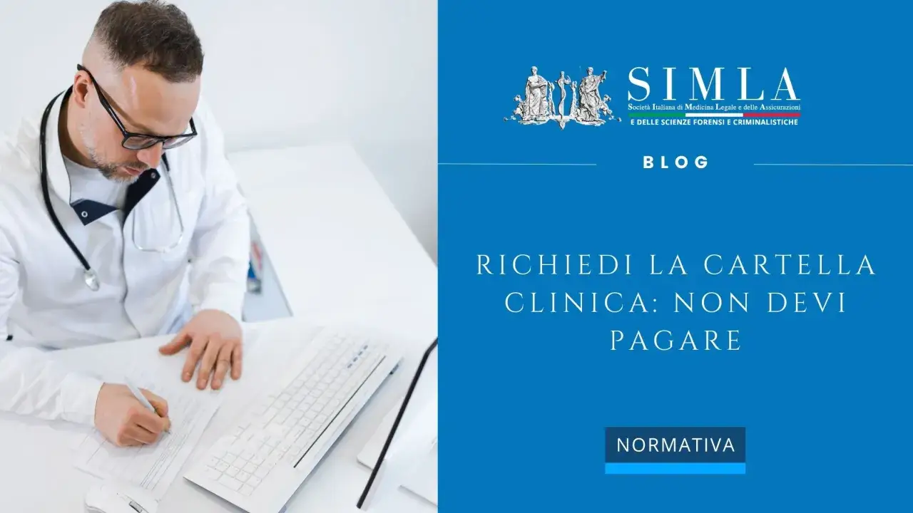 Medico compila documenti, informazione su come richiedere la cartella clinica senza pagare, utile in caso di denuncia medico di base.