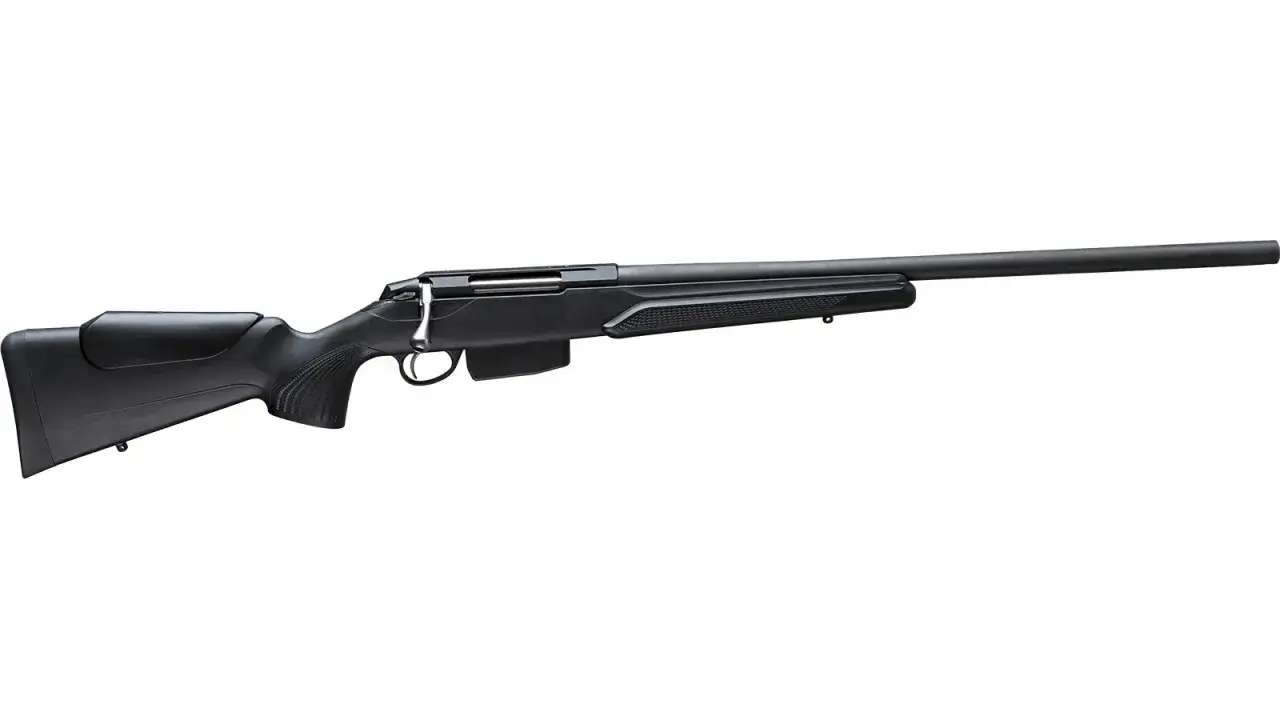Carabine 222 canon lourd, noire, avec crosse ergonomique et lunette int&eacute;gr&eacute;e. Pr&ecirc;te pour le tir de pr&eacute;cision.