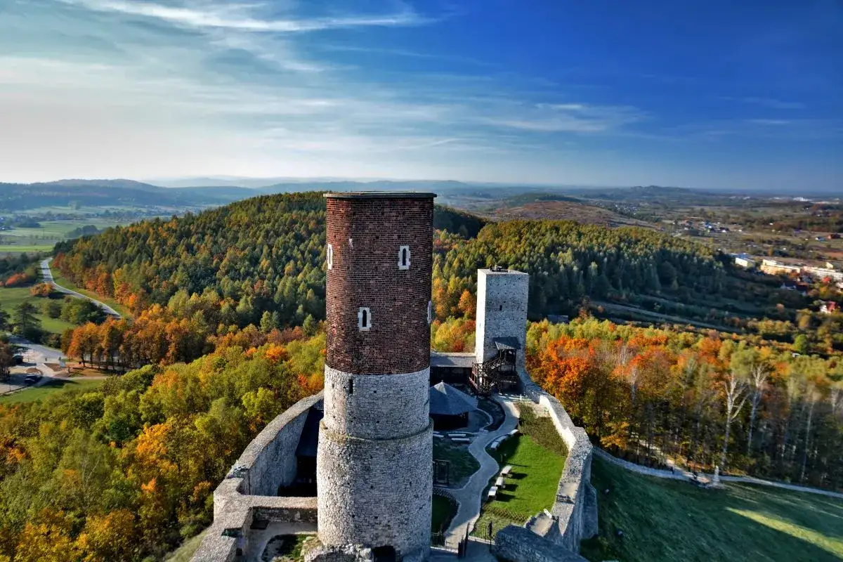 Góry Świętokrzyskie krajobraz lub Zamek w Chęcinach